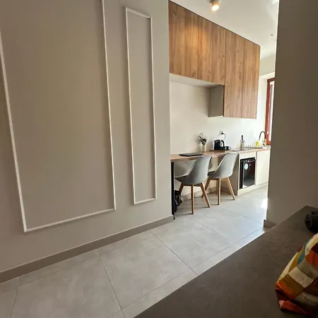Rooms4less Apartmán *